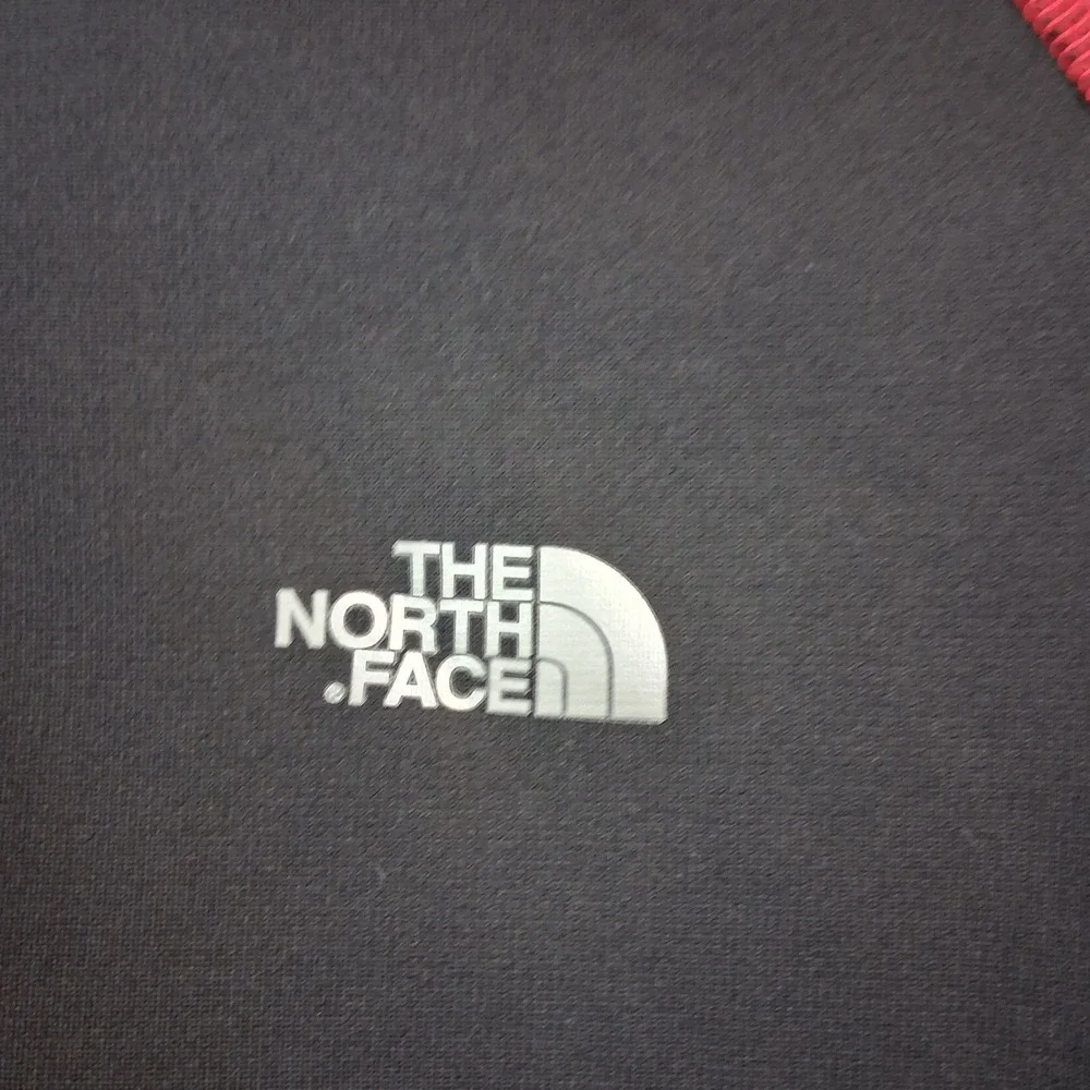 The North Face Mens Quarter Zip Performance Top Gray Red Contrast Stitching
